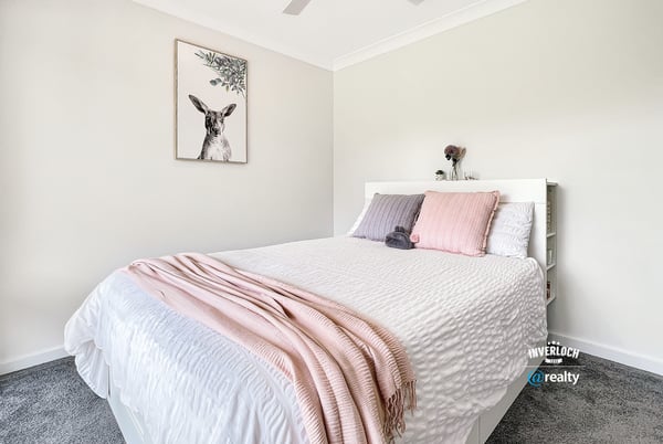 Bright and inviting bedroom featuring modern decor, soft textiles, and a peaceful atmosphere for relaxation.