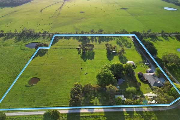 Spacious rural property featuring vast green pastures, ample land for livestock, and scenic views throughout.
