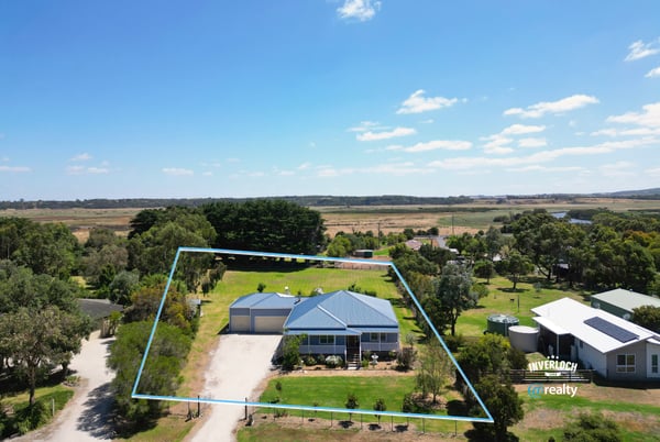 Spacious property featuring a well-maintained home and expansive outdoor space, perfect for relaxation and entertaining.