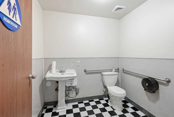 2140 E Palmdale Blvd., Palmdale, CA
