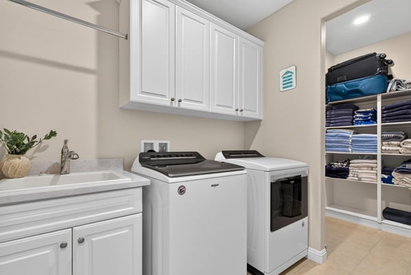 2077 Del Rincon Place, Escondido, CA