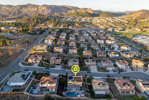 2077 Del Rincon Place, Escondido, CA