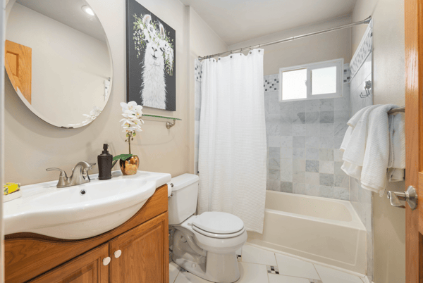 6622 S Warner Street, Tacoma, WA