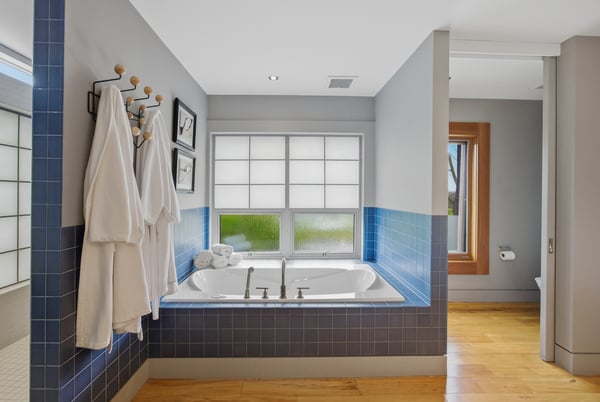 421 The Kingsway, Toronto, ON