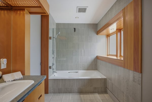 421 The Kingsway, Toronto, ON