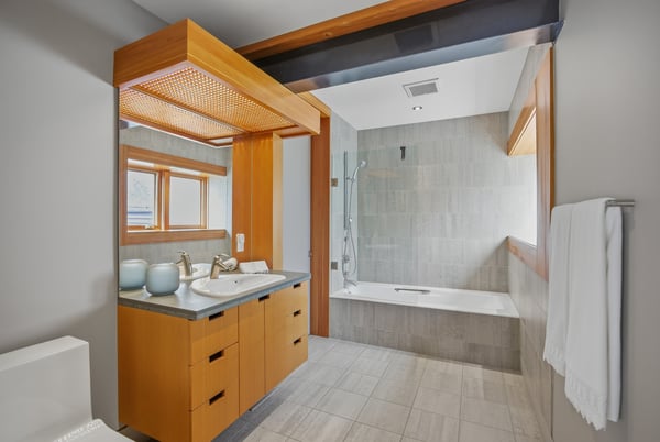 421 The Kingsway, Toronto, ON