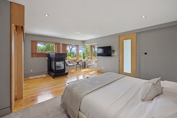 421 The Kingsway, Toronto, ON