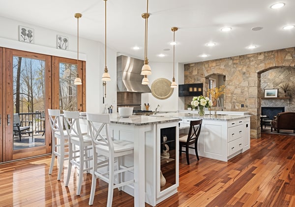 VIRTUALLY STAGED Paint and some decorative items have been altered to reflect a lighter shade.