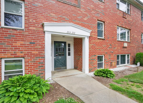 272 Regency Park Dr, Agawam, MA