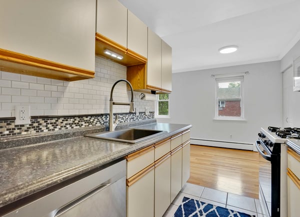 272 Regency Park Dr, Agawam, MA