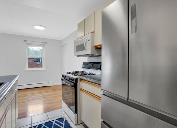 272 Regency Park Dr, Agawam, MA