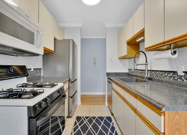 272 Regency Park Dr, Agawam, MA
