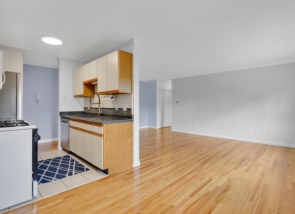 272 Regency Park Dr, Agawam, MA