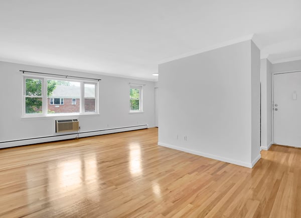 272 Regency Park Dr, Agawam, MA