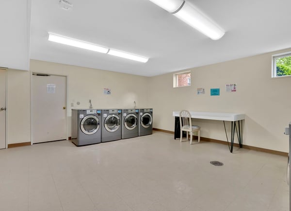 272 Regency Park Dr, Agawam, MA