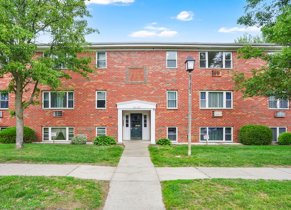 272 Regency Park Dr, Agawam, MA