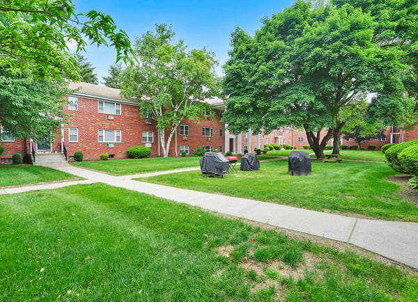 272 Regency Park Dr, Agawam, MA
