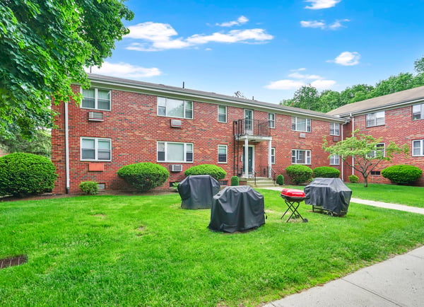 272 Regency Park Dr, Agawam, MA