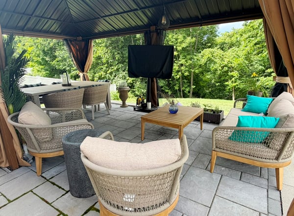 Seating Set Included (TV / stand excluded)