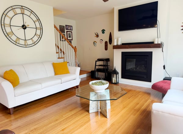 Living Room w/ Gas FP