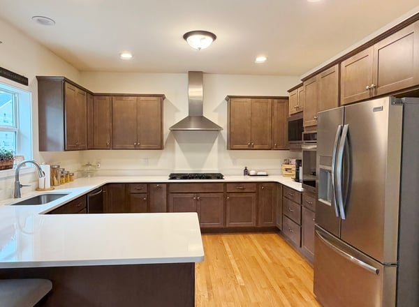 Eat-in Kitchen w/ Hardwood Flooring