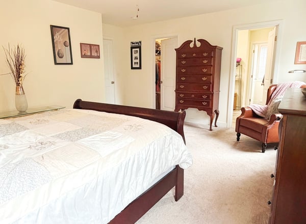 Primary Bedroom w/ Walk-in Closet