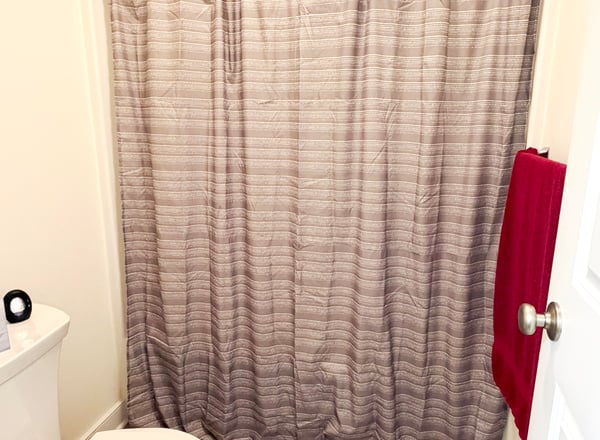 Full Bath Toilet & Tub/Shower Room