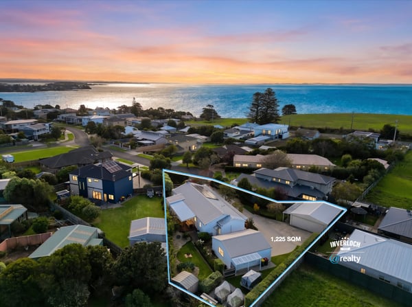 Expansive 1,225 sqm property with stunning ocean views and ample outdoor space for potential development.