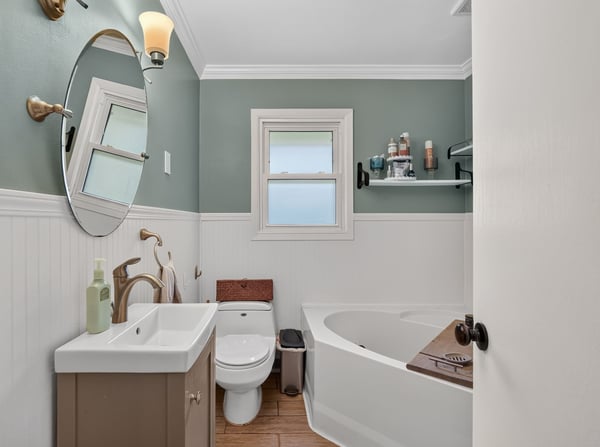 2209 Hillside Ave., West Des Moines, IA