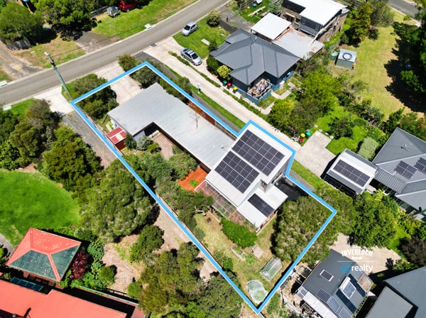 Spacious property with a solar-equipped home and ample outdoor space, conveniently located near local amenities.