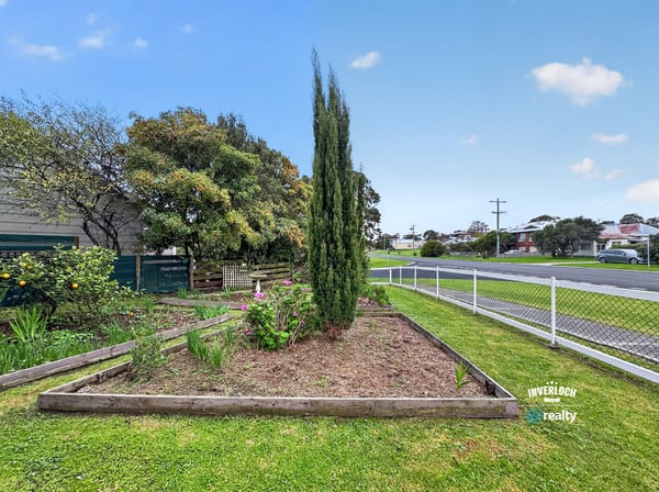 This property features a spacious garden, perfect for landscaping or creating your outdoor retreat.