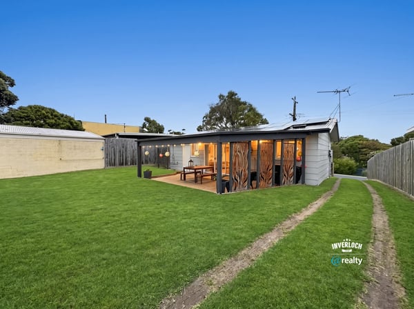Discover this unique property featuring a spacious yard and modern outdoor living space, perfect for entertaining.