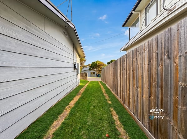 This property features a spacious side yard, perfect for outdoor activities or potential landscaping opportunities.