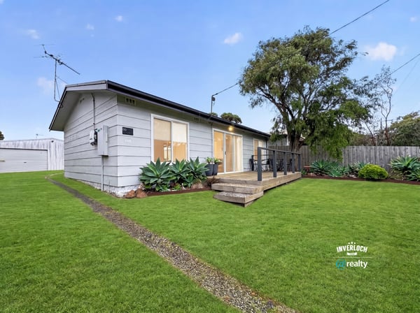 Bright and inviting home featuring a spacious yard, perfect for outdoor gatherings and relaxation.