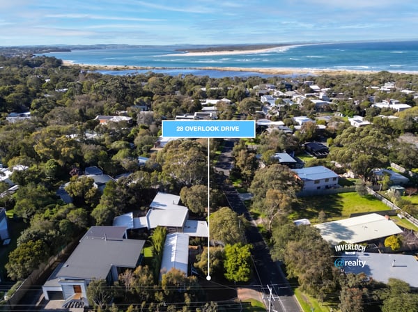 Discover this prime coastal property, perfectly situated near stunning beaches and lush natural surroundings.