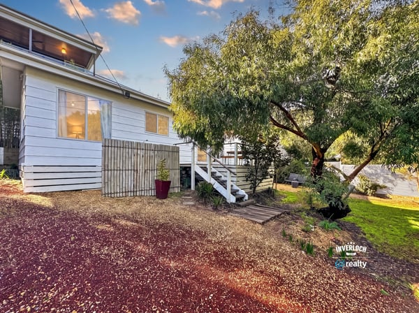 Cozy home with a spacious yard, perfect for outdoor activities and family gatherings.