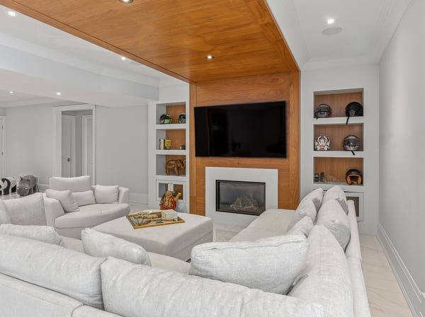 129 Arnold Avenue, Thornhill, ON