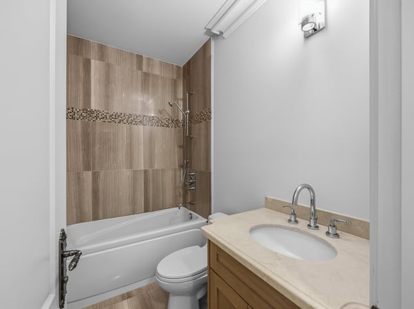 2706 Bayview Avenue, Toronto, ON