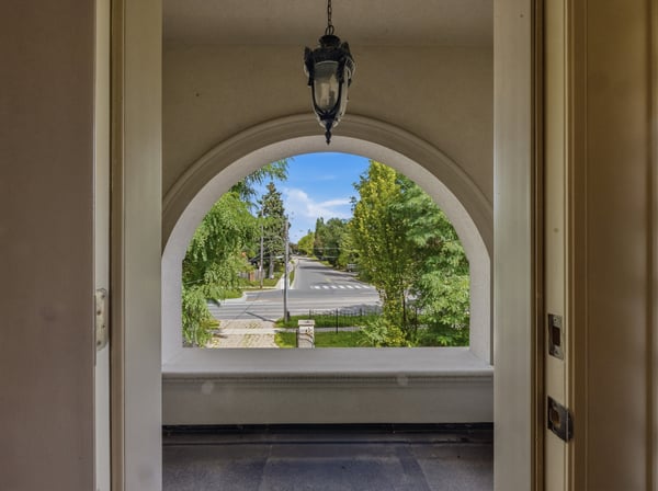 2706 Bayview Avenue, Toronto, ON