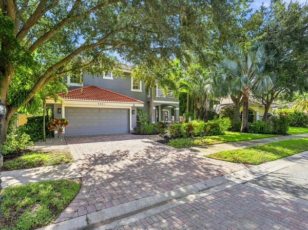 5301 Anthony Ln, Sarasota, FL
