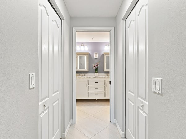 9570 High Gate Dr, Unit 1715, Sarasota, FL