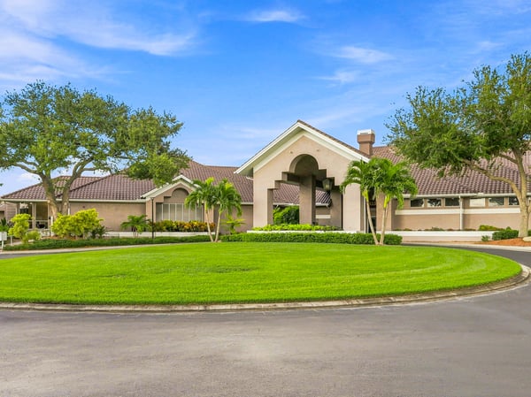 9570 High Gate Dr, Unit 1715, Sarasota, FL