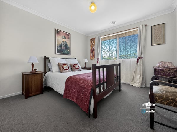 Bright bedroom featuring comfortable furnishings and ample natural light, ideal for relaxation and rest.