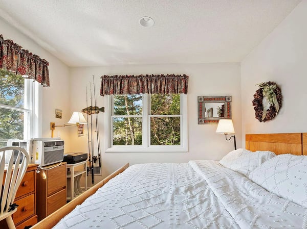 32 Highland Avenue, Newbury, NH