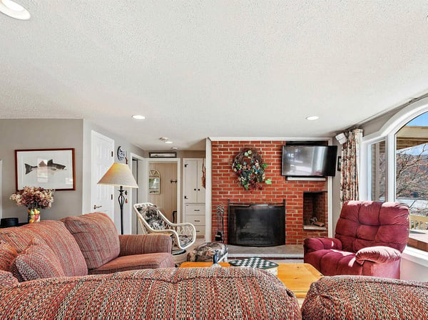 32 Highland Avenue, Newbury, NH
