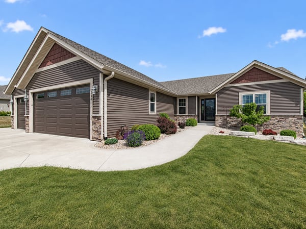 220 Silver Fox Drive N, Kewaskum, WI