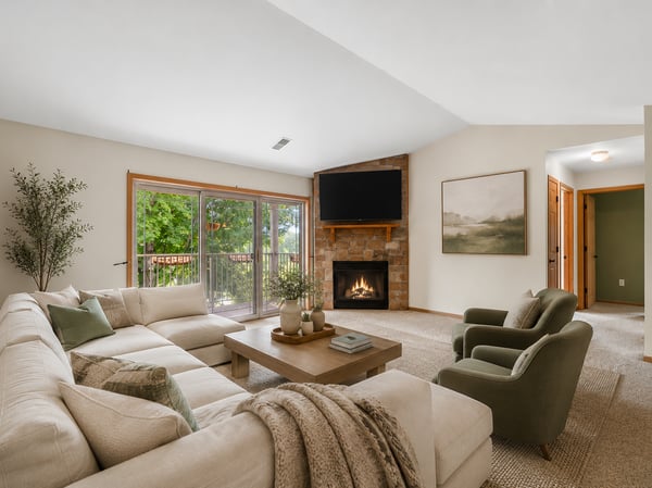 961 Spring Ct, West Bend, WI