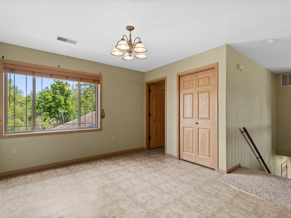 961 Spring Ct, West Bend, WI