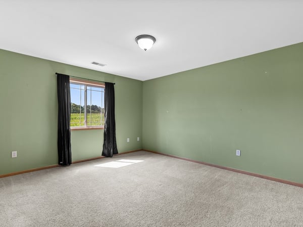 961 Spring Ct, West Bend, WI