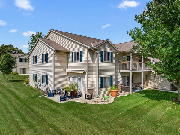 961 Spring Ct, West Bend, WI